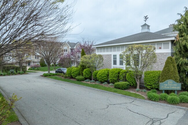 200 Roger Williams Ave in Rumford, RI - Foto de edificio - Building Photo
