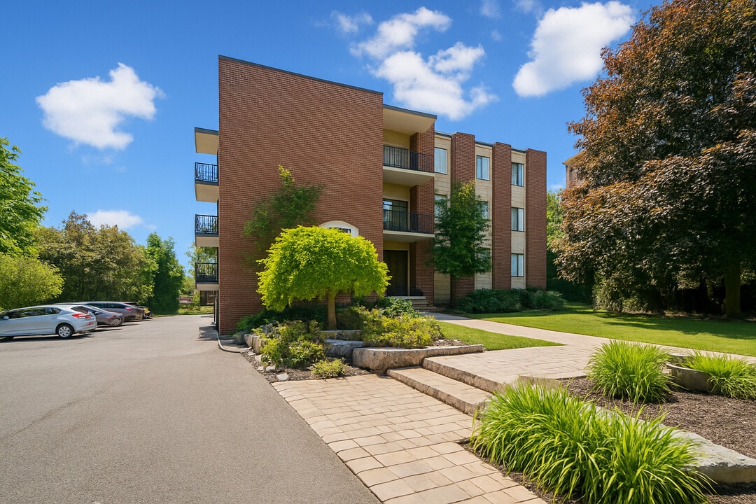17 Blake St in Barrie, ON - Building Photo