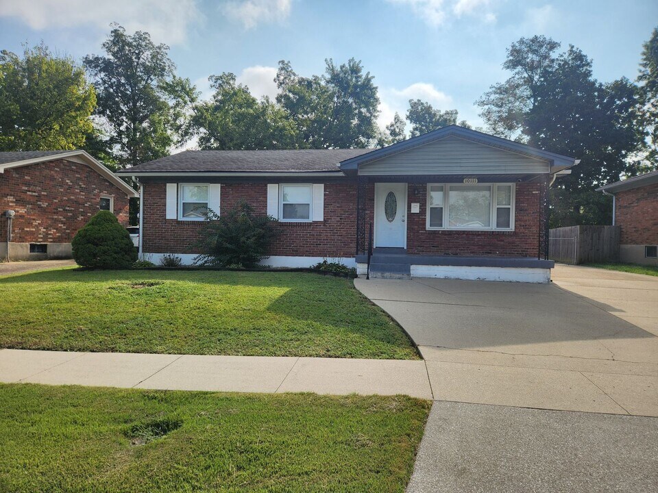 10111 Normie Ln in Louisville, KY - Building Photo