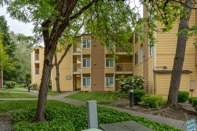 Sammamish Waterway Condos in Redmond, WA - Foto de edificio - Building Photo