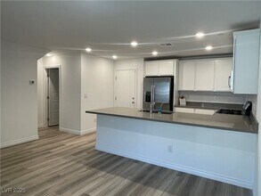 10719 Burton Grove Ave in Las Vegas, NV - Building Photo - Building Photo