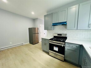 8 Morgan Ave, Unit 3 in Poughkeepsie, NY - Building Photo - Building Photo