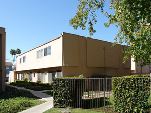 14271 Village Way in Westminster, CA - Building Photo - Building Photo