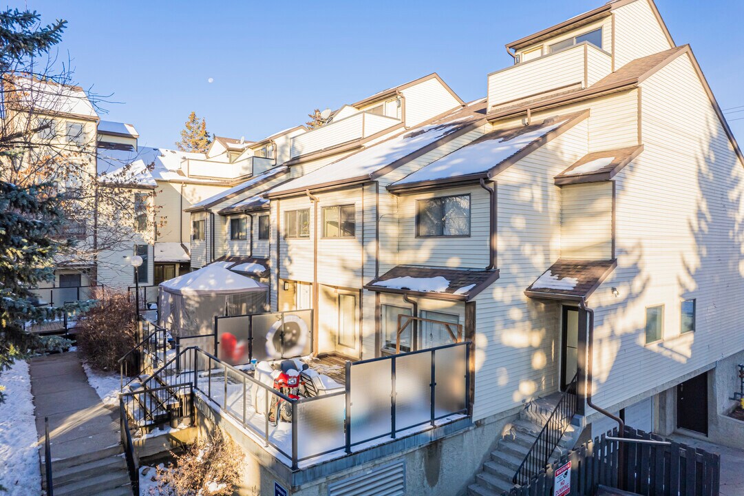 Killarney Mews in Calgary, AB - Building Photo