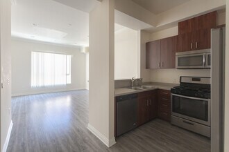 Huston Court in North Hollywood, CA - Foto de edificio - Interior Photo