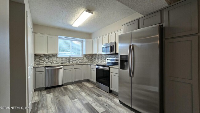 11613 McCormick Rd in Jacksonville, FL - Building Photo - Building Photo