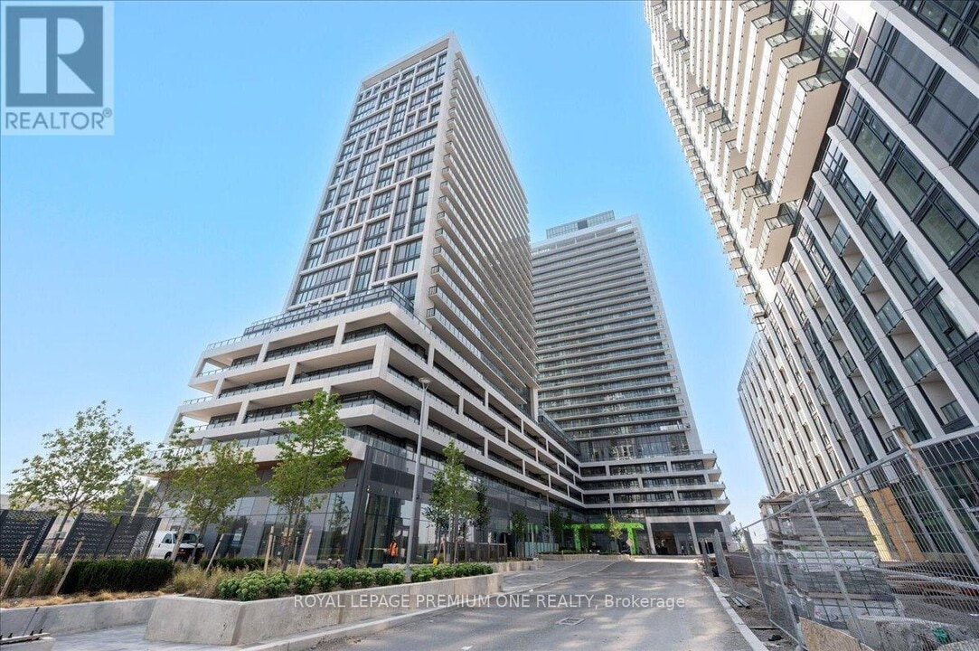 8960 Jane St in Vaughan, ON - Building Photo
