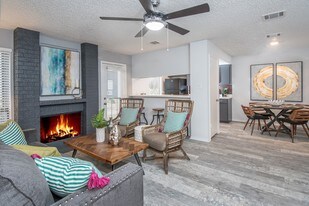 The Henry B in San Antonio, TX - Building Photo