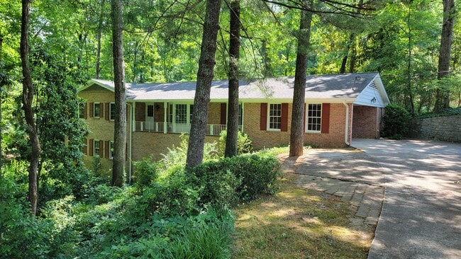 property at 6525 Williamson Dr NE