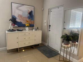 798 NE 43rd St in Oakland Park, FL - Building Photo - Building Photo