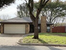 10828 Tall Oak Dr in Fort Worth, TX - Building Photo