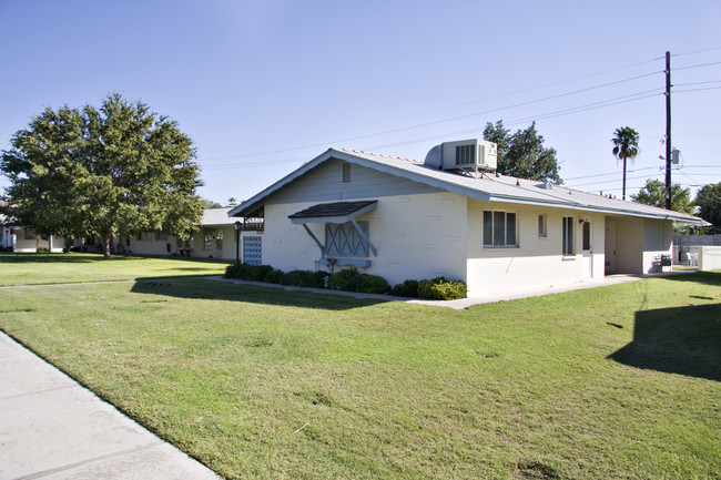 4621 E Oak St in Phoenix, AZ - Foto de edificio - Building Photo