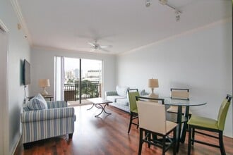 616 Clearwater Park Rd, Unit 511 in West Palm Beach, FL - Building Photo - Building Photo