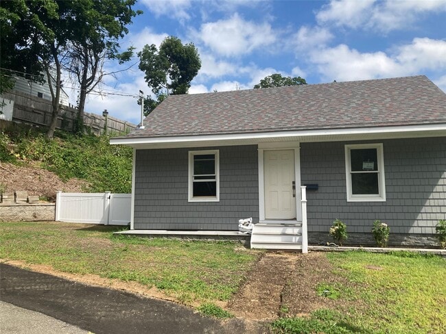 37 Grace St in Oyster Bay, NY - Building Photo - Building Photo