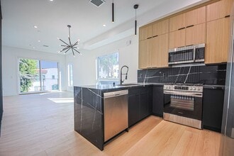 715 N Gramercy Pl in Los Angeles, CA - Building Photo - Building Photo