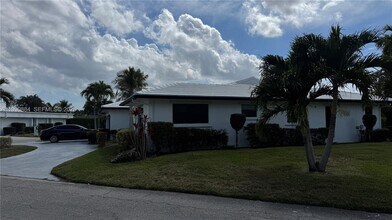 4905 Bayberry Ln in Tamarac, FL - Building Photo - Building Photo