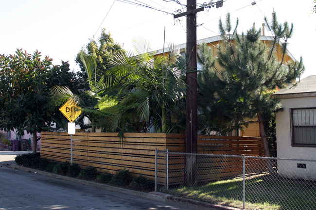 3622 E 11th St in Long Beach, CA - Building Photo - Building Photo