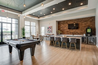 The Grand of Sugarcreek Villas in Dayton, OH - Foto de edificio - Building Photo