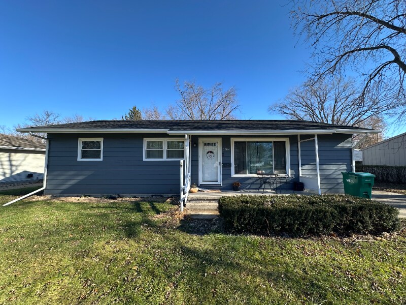 2204 Melrose Ave in Ames, IA - Foto de edificio