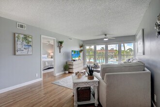 154 Palm Dr in Naples, FL - Building Photo - Building Photo