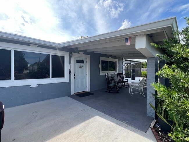 property at 2019 W Carol Cir