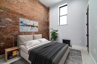 Large 1 bedroom with additional sleep loft in New York, NY - Building Photo - Building Photo