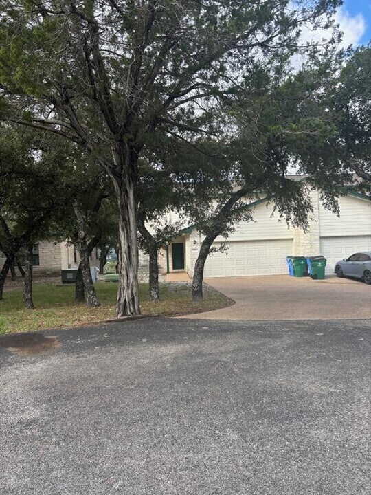 3304 Pinnacle Cove in Lago Vista, TX - Foto de edificio