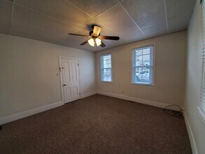 658 Grand St, Unit Apt 102 in Danville, PA - Foto de edificio - Building Photo