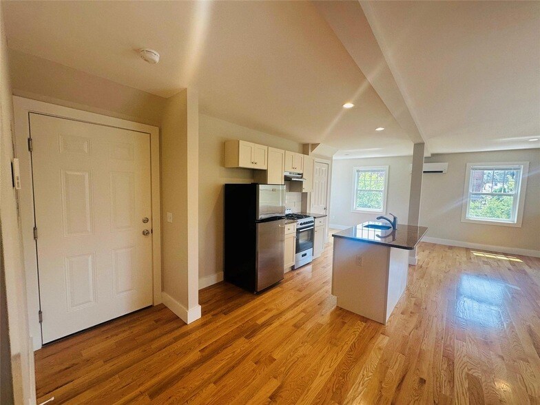 12 Main St, Unit 2F in Warwick, NY - Building Photo