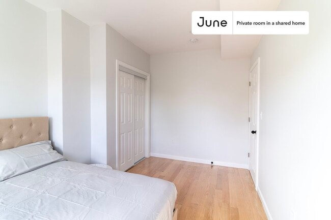 Private bedroom in 3 bed/2 bath Home in Boston, MA - Building Photo - Building Photo