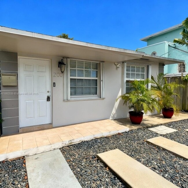 200 NW 74th Ave in Miami, FL - Building Photo - Building Photo