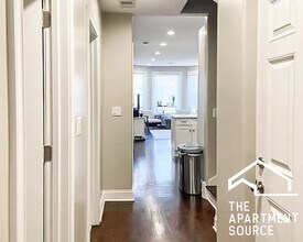 2732 N Wilton Ave, Unit 2 in Chicago, IL - Building Photo - Building Photo