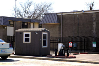 Windsong Apartments in Tulsa, OK - Building Photo - Building Photo