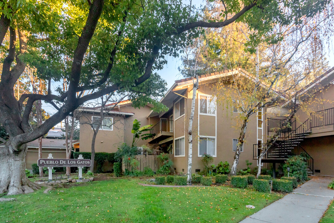 Pueblo de Los Gatos in Los Gatos, CA - Building Photo