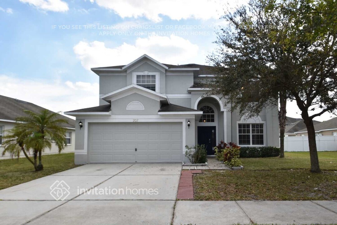207 Smokey Hill Ave, Unit 1 in Ruskin, FL - Foto de edificio