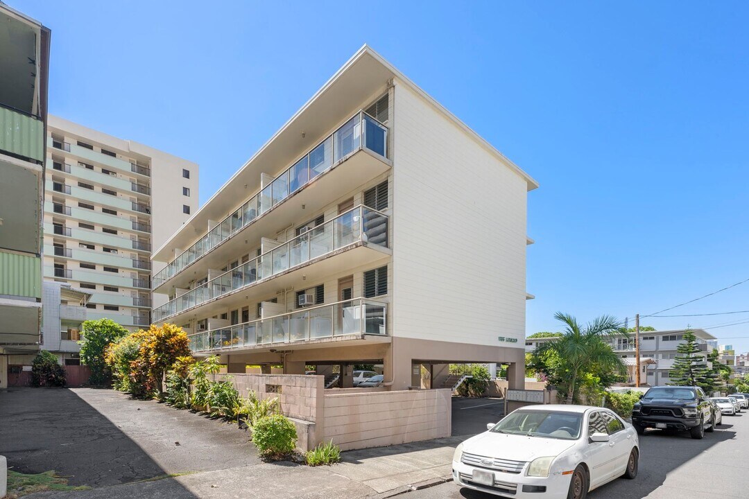 1655 Liholiho in Honolulu, HI - Building Photo