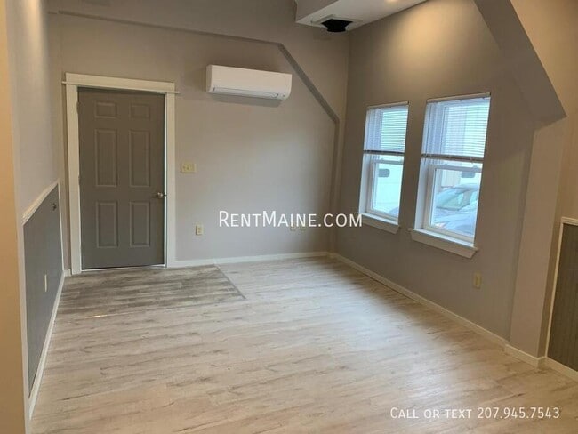 38 Railroad St in Clinton, ME - Building Photo - Building Photo