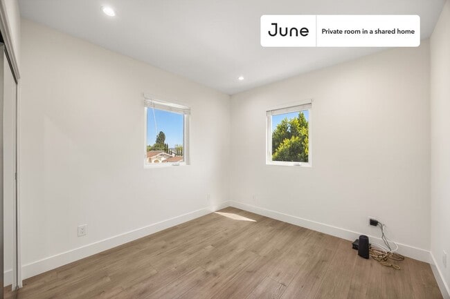 property at 5637 Riverton Ave