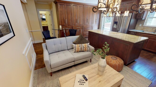 2070 Rosecrans St in San Diego, CA - Building Photo - Building Photo
