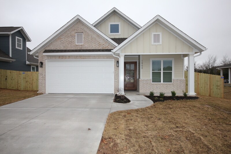 1900 W Saddlebrook Ln in Rogers, AR - Building Photo