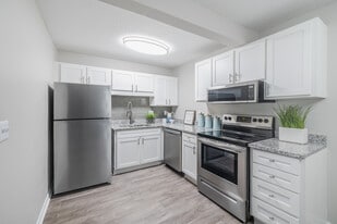 West Wind in Charleston, SC - Building Photo