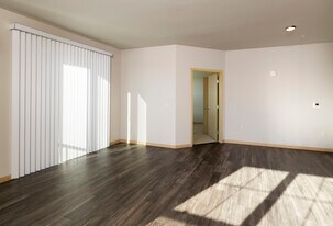 Layton Preserve in Greenfield, WI - Building Photo