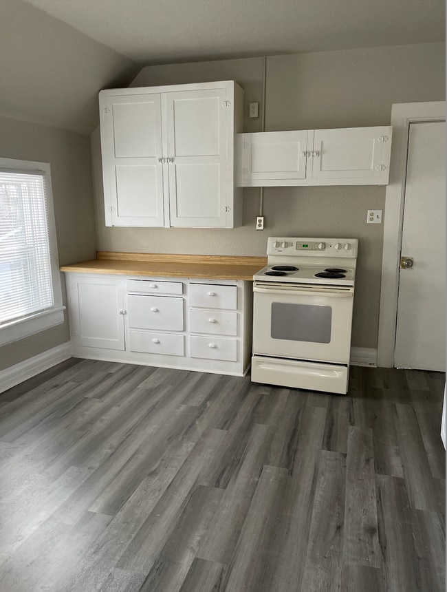 property at 829 W Franklin St