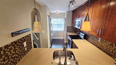 14273 SW 121st Pl in Miami, FL - Building Photo - Building Photo