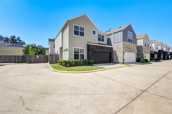 8803 Hollister Pine Ct in Houston, TX - Building Photo - Building Photo