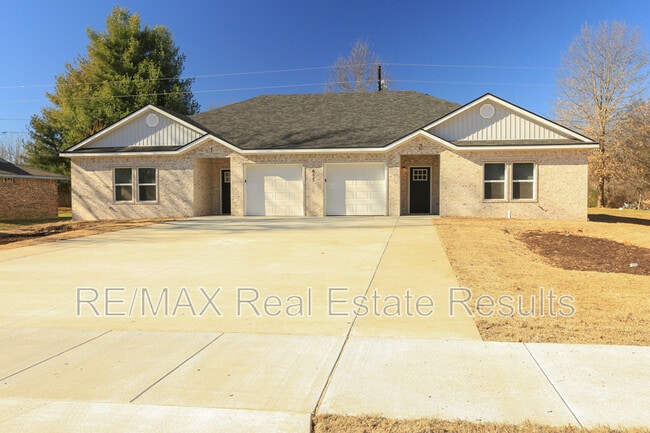 655 N Genevieve Ave in Fayetteville, AR - Building Photo - Building Photo