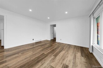 5061 Buchanan Ave in Warren, MI - Building Photo - Building Photo