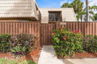 5311 53rd Way in West Palm Beach, FL - Building Photo