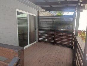 932 60th St, Unit Downstairs in Oakland, CA - Foto de edificio - Building Photo