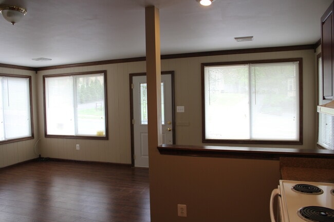 7 S Main St in Harrison Township, NJ - Foto de edificio - Building Photo